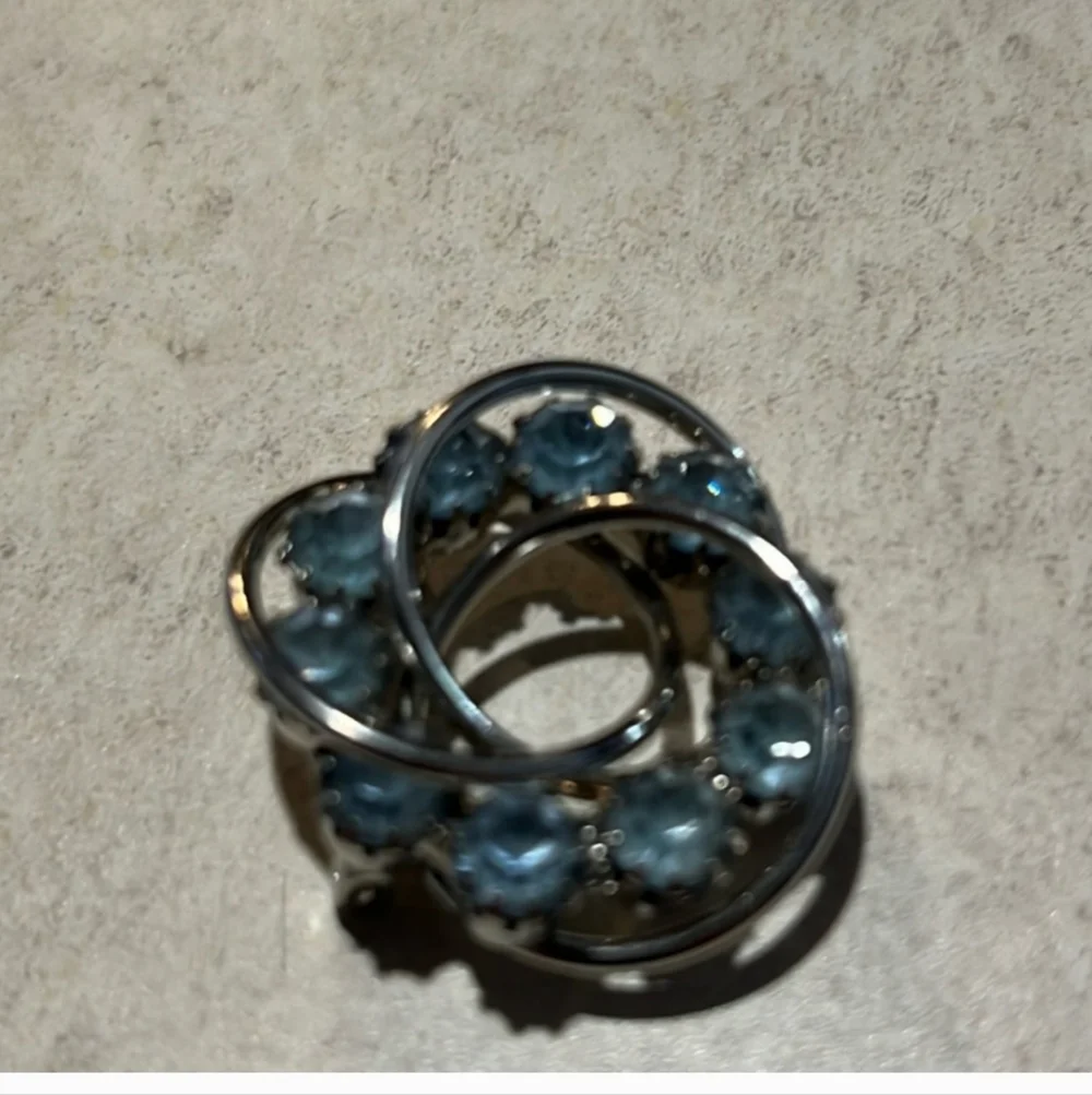 Vintage 1940 1950 Light Blue Rhinestone Wreath Circle Medallion 1.25